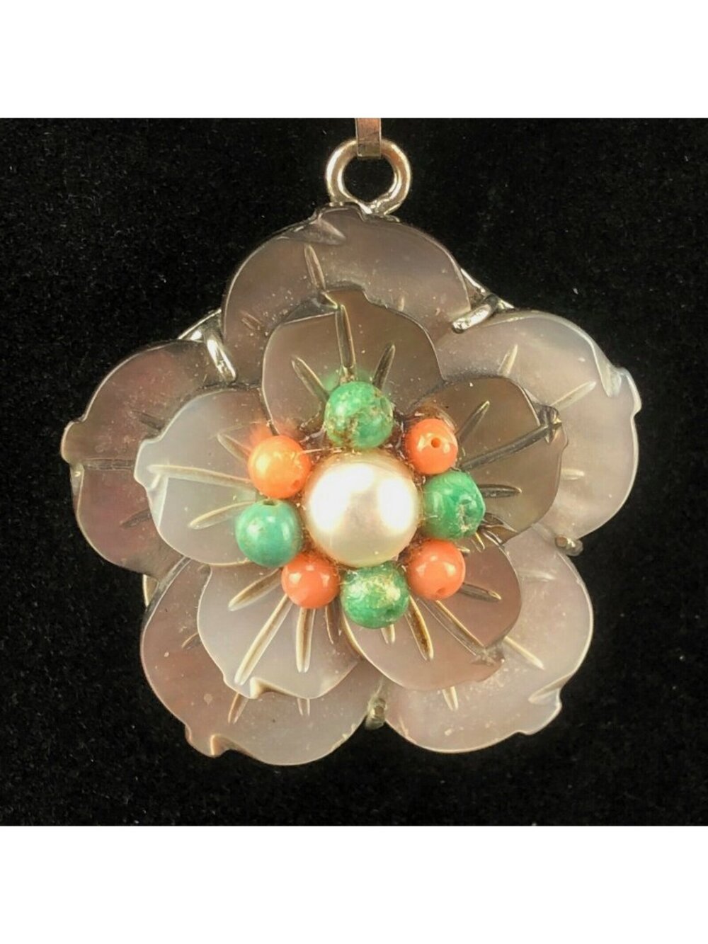 Mother of Pearl Flower Pendant Necklace